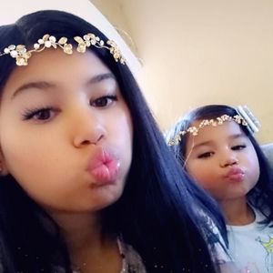 Meet your Posher, Abril